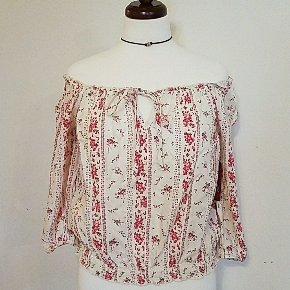 NWT🌸Floral Off the Shoulder Top 3/4 Sleeves